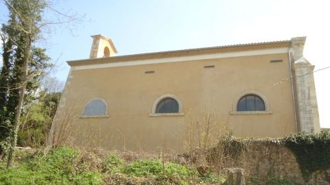Enduit d'une église dans le Gard